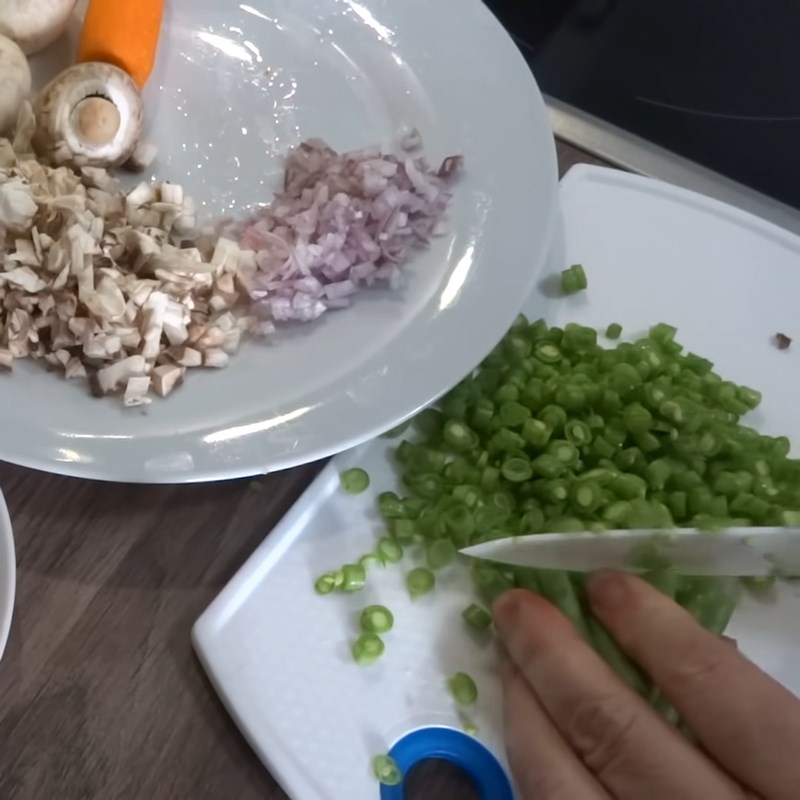 Step 1 Prepare the ingredients for Colorful Fried Egg Rolls