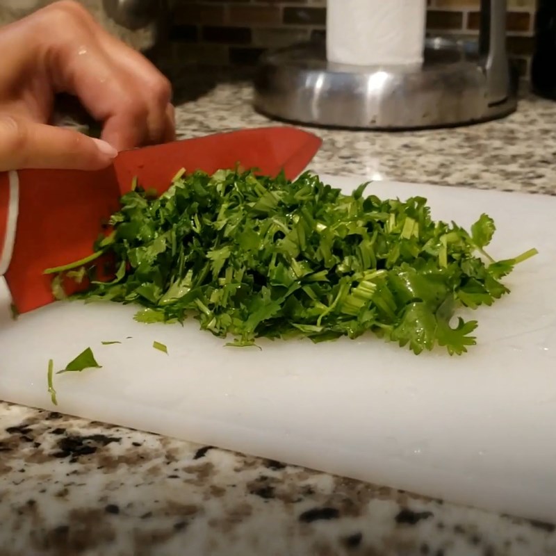Step 1 Prepare the ingredients for Beef noodle soup with tomatoes
