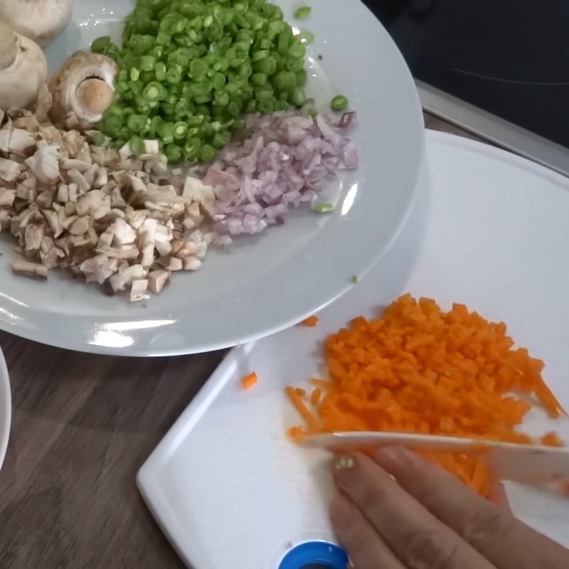 Step 1 Prepare the ingredients for Colorful Fried Egg Rolls