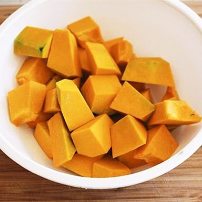 Step 1 Prepare the ingredients for pumpkin banana smoothie