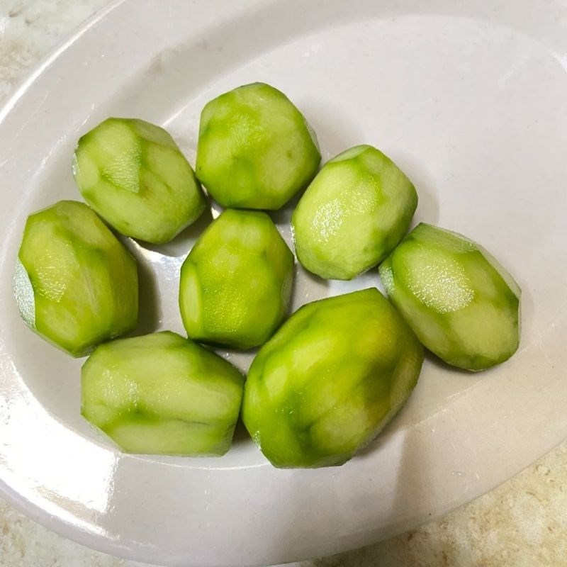 Step 1 Prepare the ingredients for Guava Plum Juice