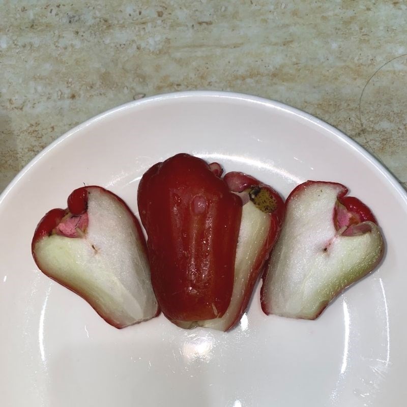 Step 1 Prepare the ingredients for Guava Plum Juice