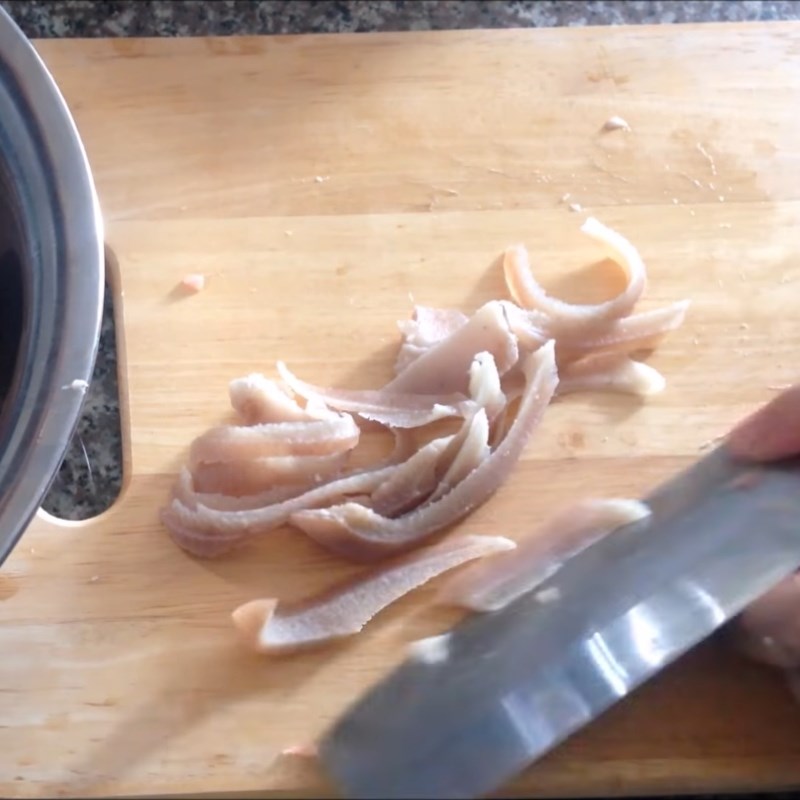 Step 1 Prepare the ingredients for Steamed Stuffed Chicken