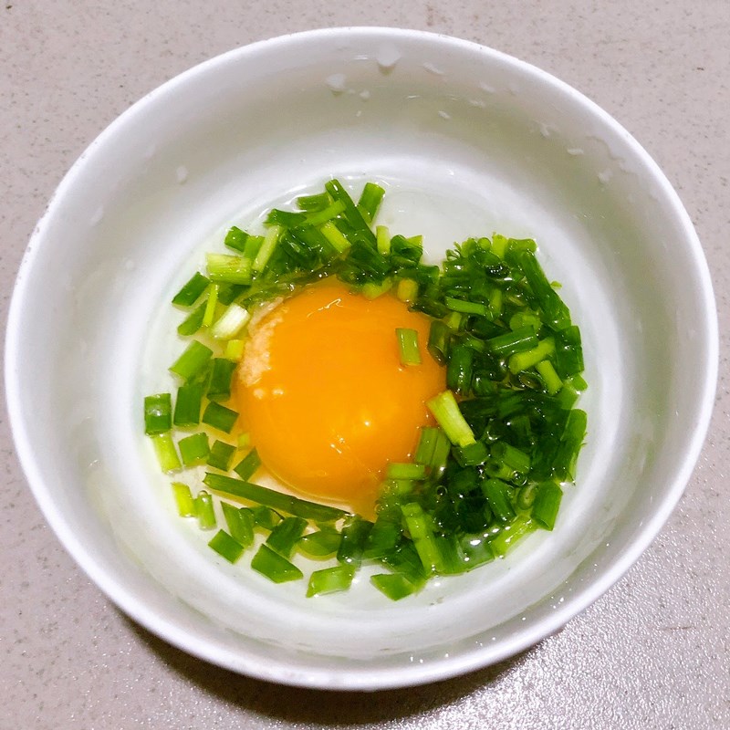 Step 1 Prepare ingredients and make the egg mixture for Steamed Tomato Eggs