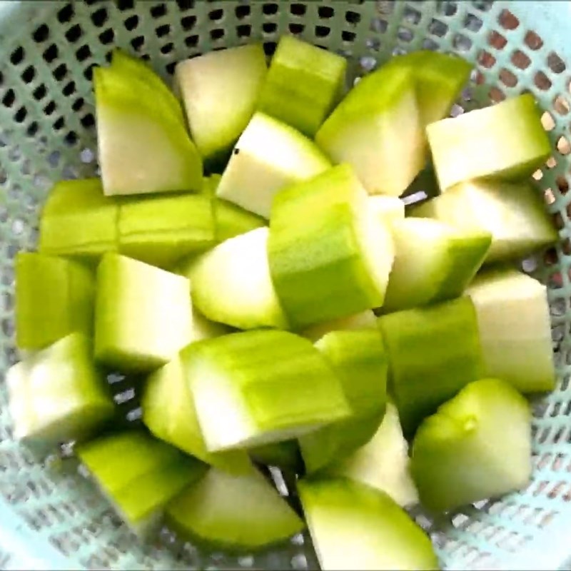 Step 1 Prepare ingredients for Salmon and zucchini porridge