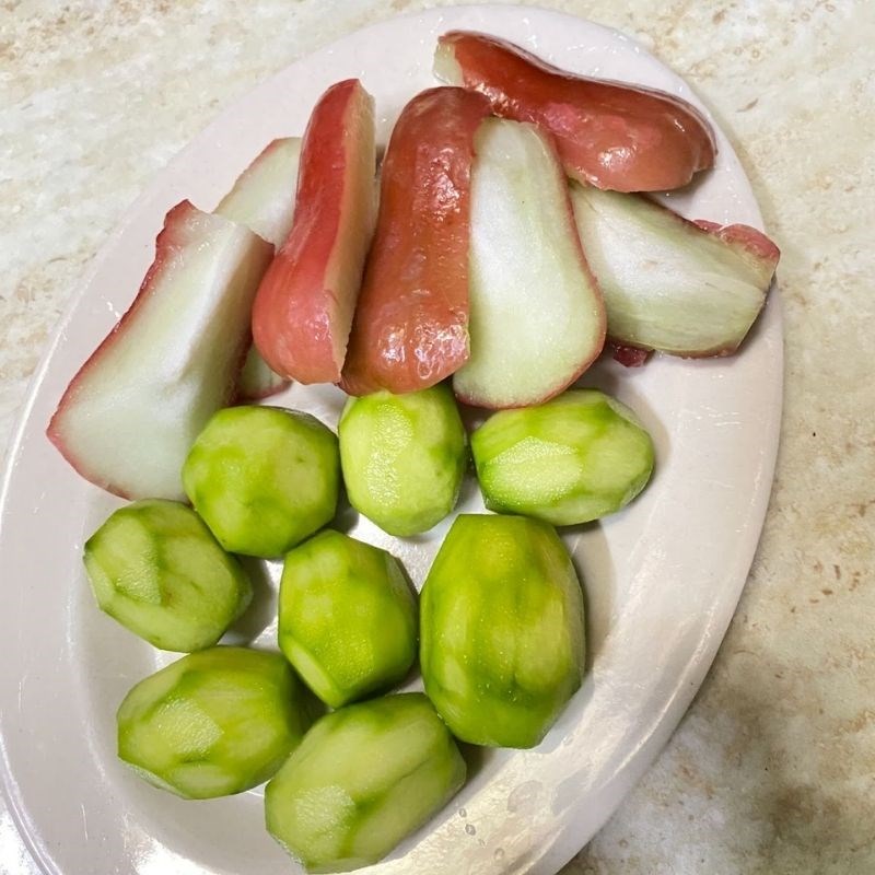 Step 1 Prepare the ingredients for Guava Plum Juice