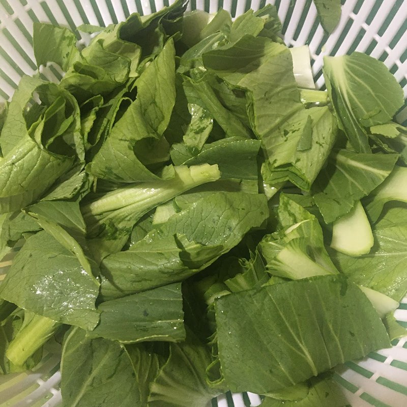 Step 1 Prepare the ingredients for bok choy soup with pork bones