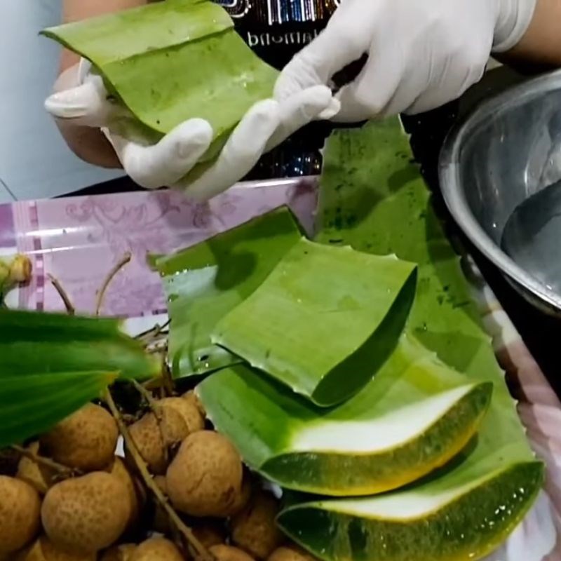 Step 1 Preparing ingredients for Longan Aloe Vera Dessert