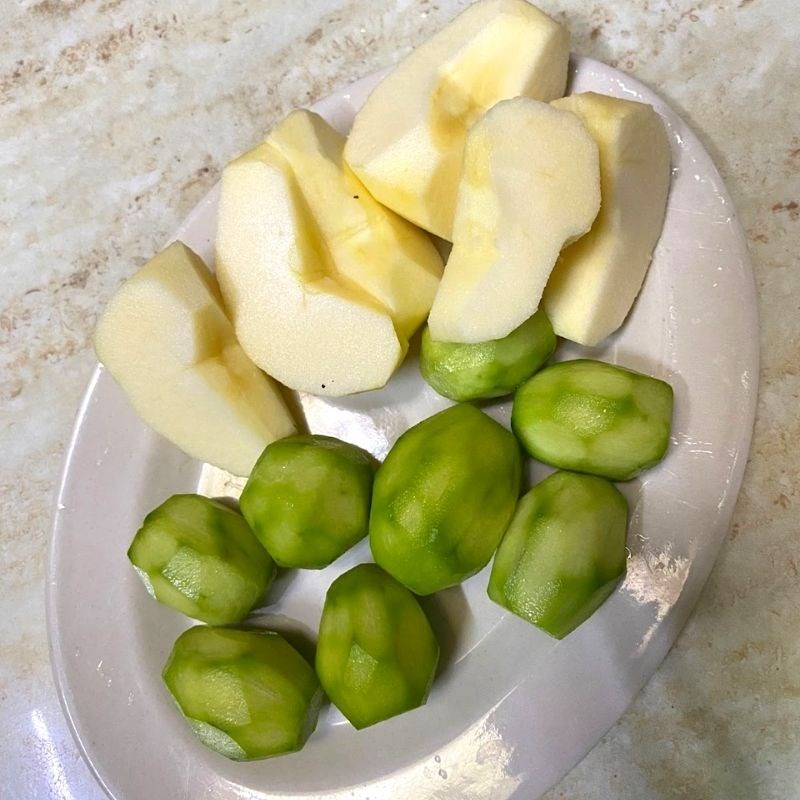 Step 1 Prepare the Ingredients for Apple and Gooseberry Juice