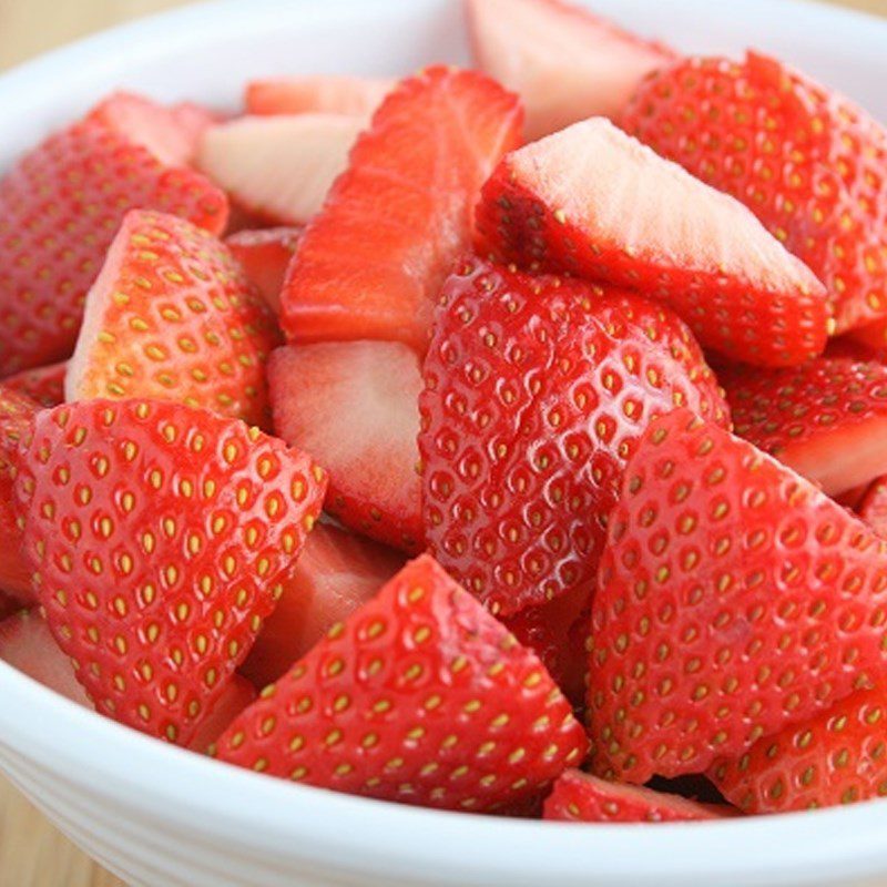 Step 1 Prepare the ingredients for Bell Pepper Strawberry Cucumber Smoothie