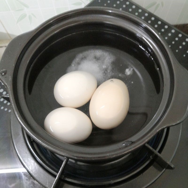 Step 1 Prepare the ingredients for Water Spinach Salad with Eggs