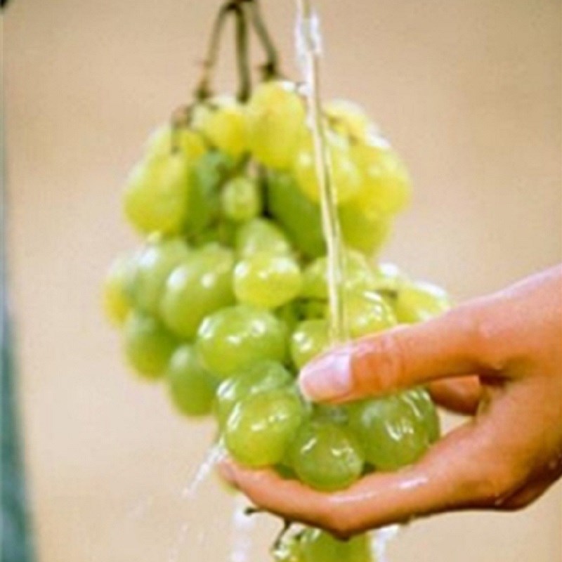 Step 1 Prepare the ingredients for Green Grape Milk Smoothie