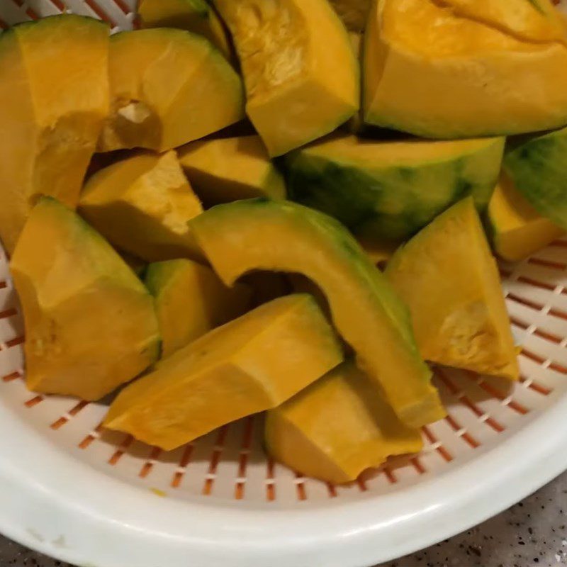 Step 1 Prepare ingredients for Lotus Seed Pumpkin Porridge
