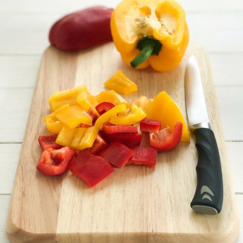 Step 1 Prepare the ingredients for Bell Pepper Avocado Strawberry Smoothie