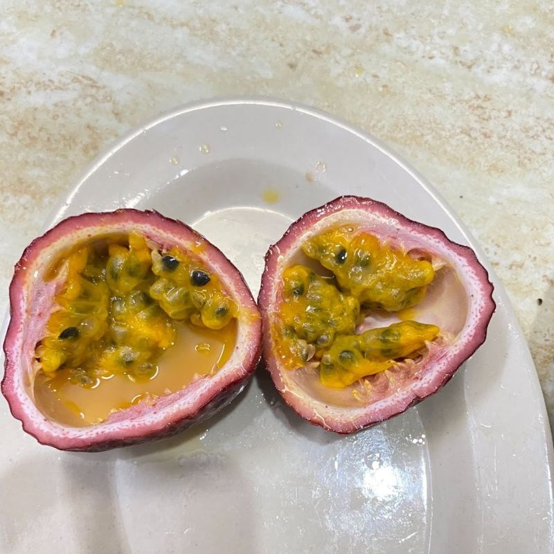 Step 1 Prepare the ingredients for Tomato Passion Fruit Juice