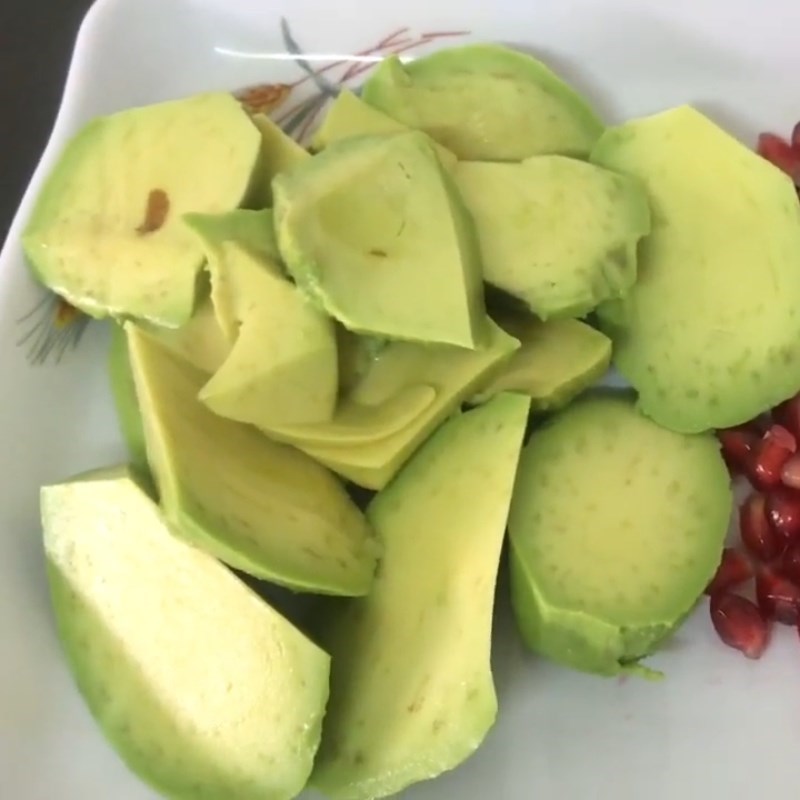 Step 1 Prepare the ingredients for green grape avocado smoothie