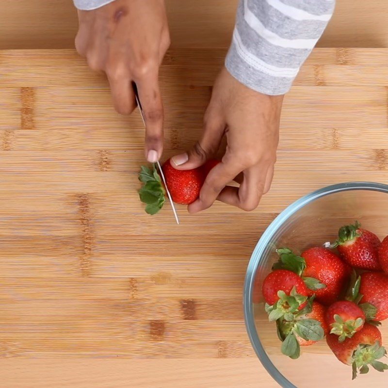 Step 1 Prepare the ingredients for Strawberry Orange Juice