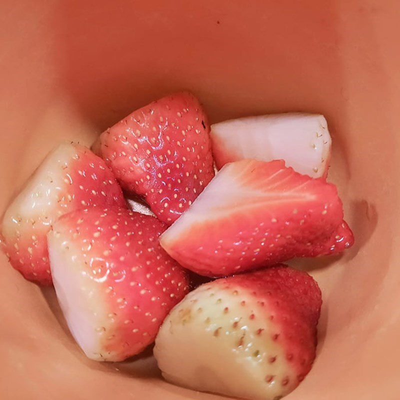 Step 1 Prepare ingredients Strawberry Pomegranate juice