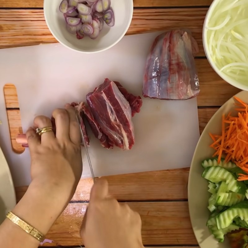 Step 1 Prepare the ingredients for Mixed Beef Brisket Salad
