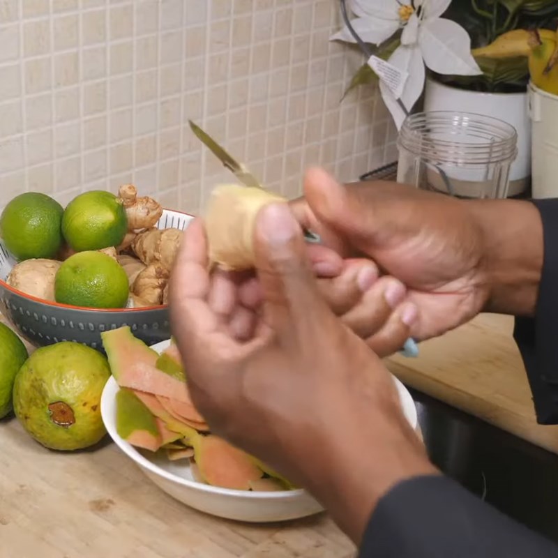 Step 1 Prepare the ingredients for Guava Lemon Ginger Juice