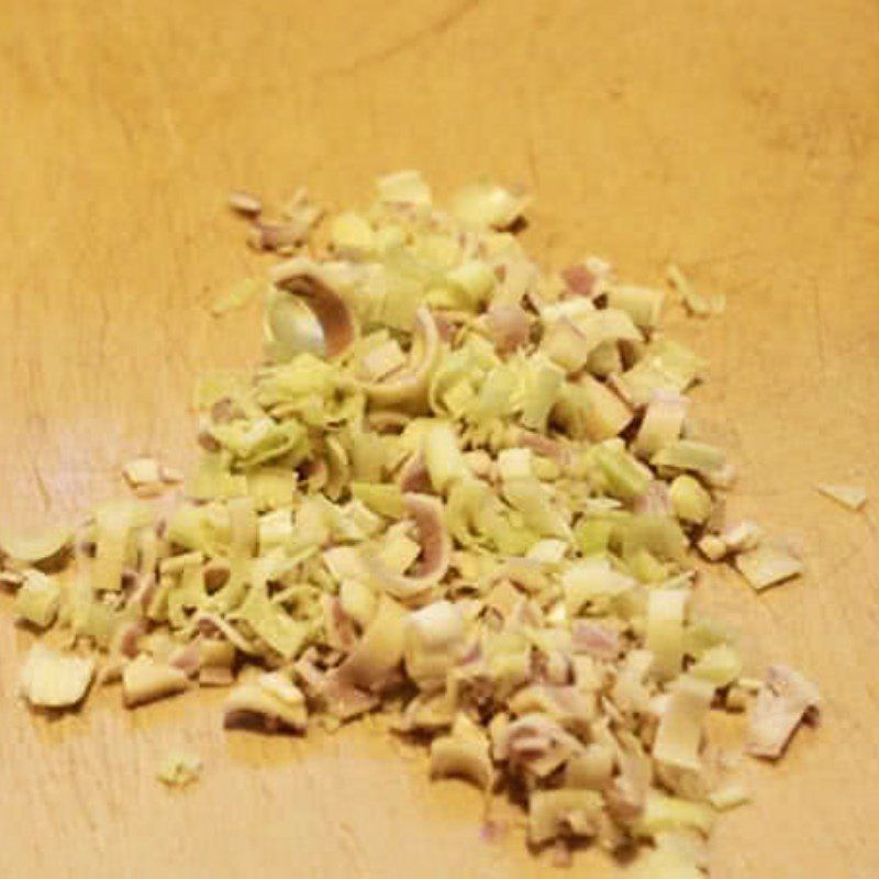 Step 1 Prepare the ingredients for Beef Minced Pho Rolls