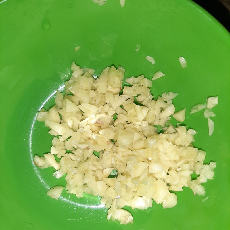 Step 2 Prepare other ingredients Stir-fried razor clams with garlic