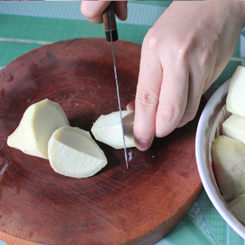 Step 2 Preparing the ingredients for the vegetarian fried wonton soup filling