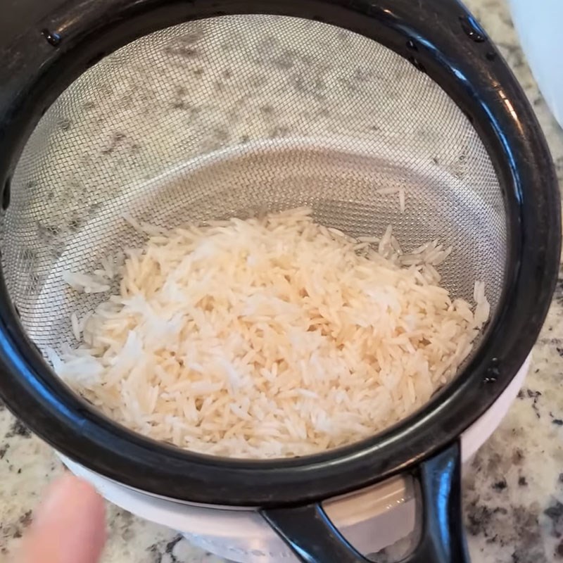Step 1 Preparing ingredients (preparing ribs, rinsing rice) Pork Rib Porridge using a Cuckoo rice cooker