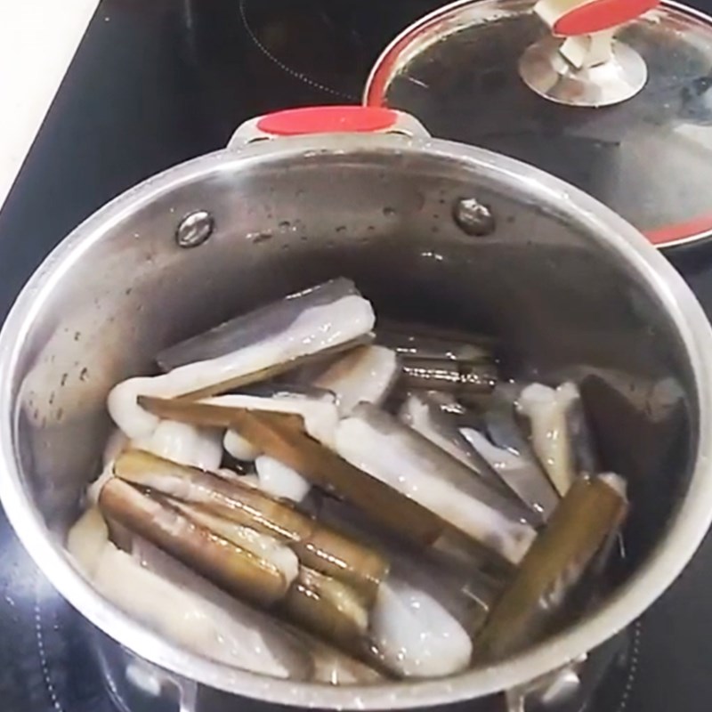 Step 1 Prepare razor clams Crispy fried razor clams