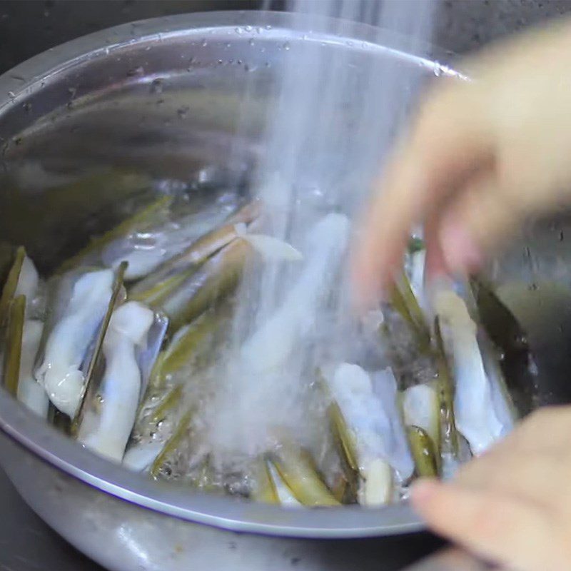 Step 1 Prepare razor clams Garlic Roasted Razor Clams