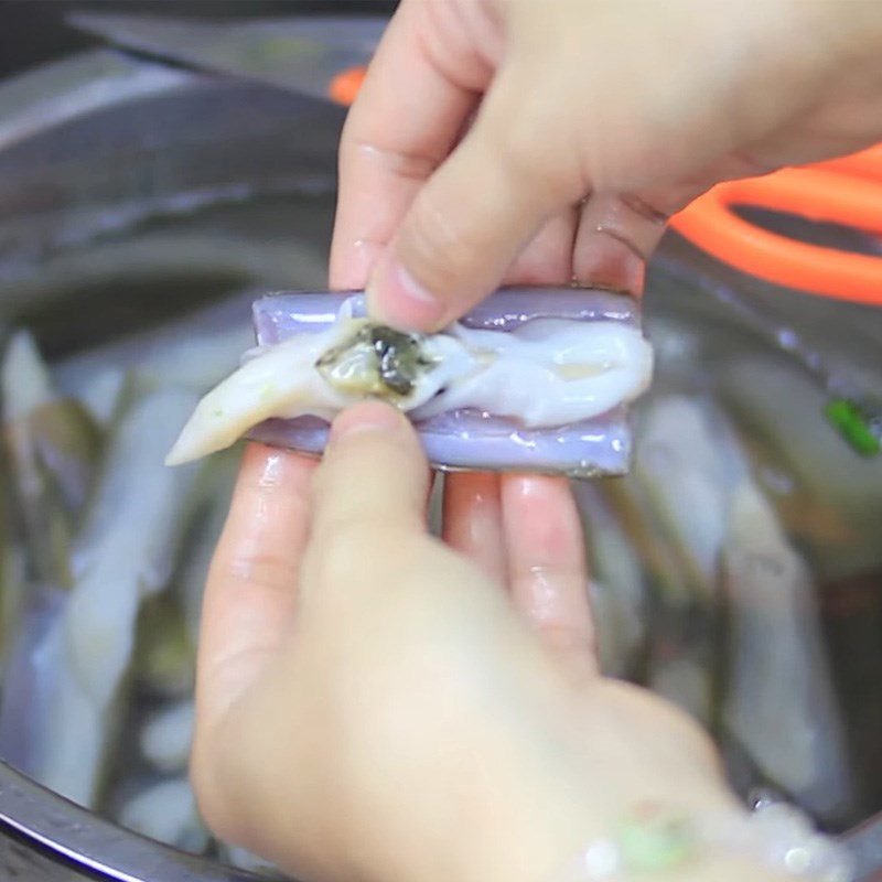 Step 1 Prepare razor clams Garlic Roasted Razor Clams
