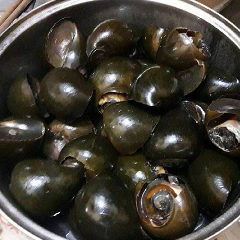 Step 1 Prepare the snails Stir-fried Snails with Fragrant Pineapple