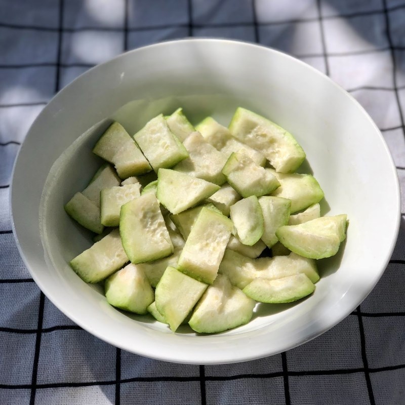 Step 2 Prepare the guava Guava and celery juice mix