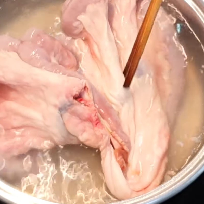 Step 1 Prepare beef intestines Beef Intestines Braised in a Pan