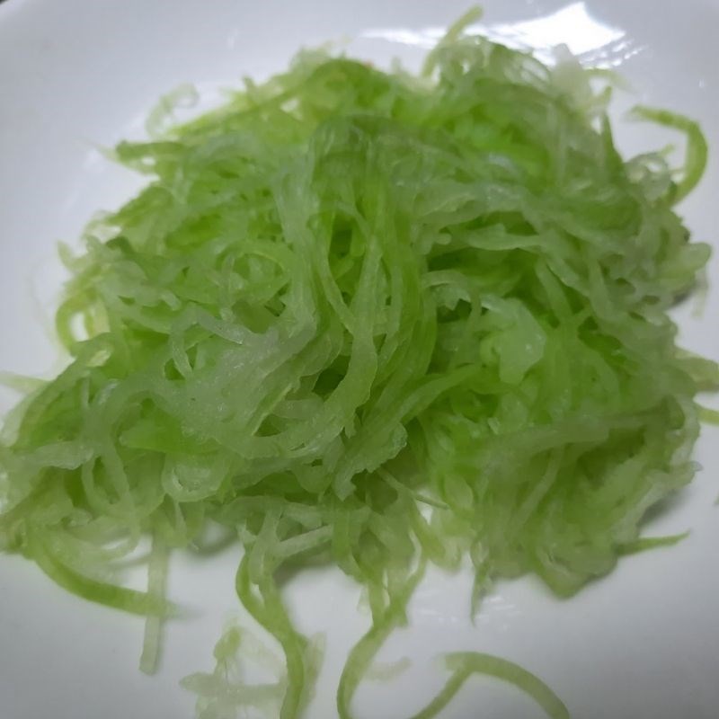 Step 1 Prepare the vegetables for Melon Salad