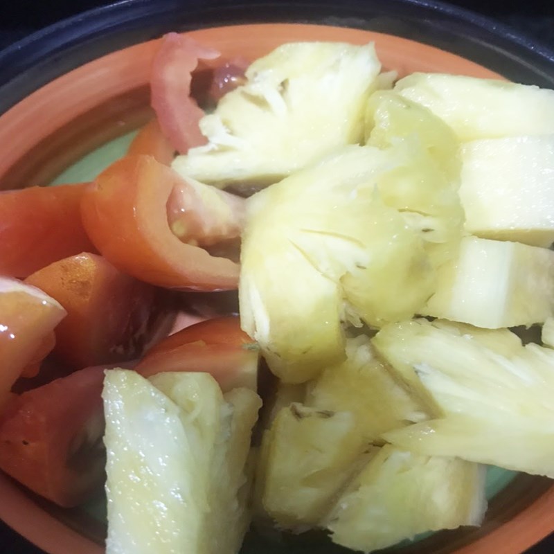 Step 2 Prepare vegetables for sour fish hotpot (recipe shared by a user)