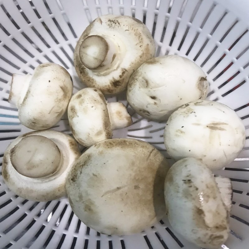 Step 2 Prepare vegetables for sour fish hotpot (recipe shared by a user)