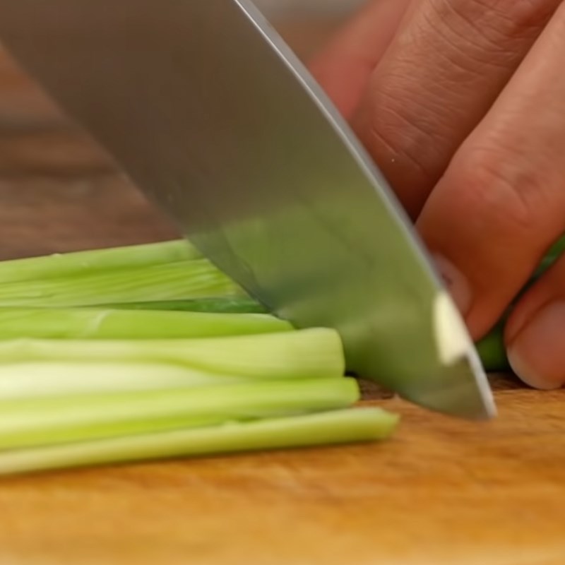 Step 1 Prepare the vegetables for Kimchi Vegetable Fried Noodles