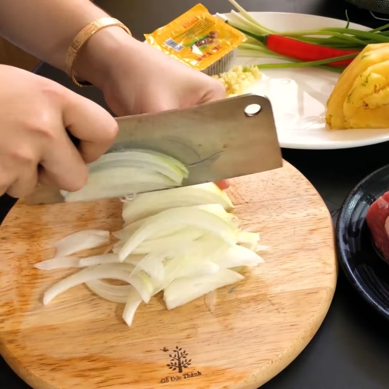 Step 1 Prepare vegetables for Beef dipped in tamarind