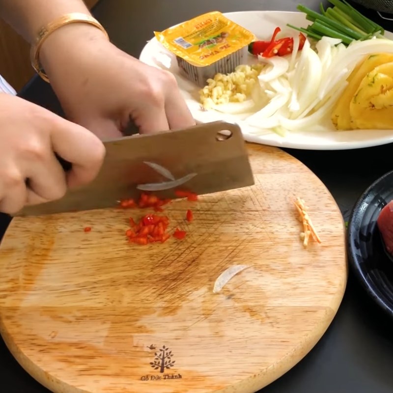 Step 1 Prepare vegetables for Beef dipped in tamarind