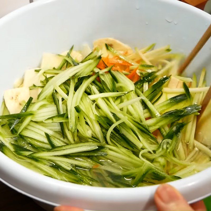 Step 1 Prepare vegetables for beef tripe salad