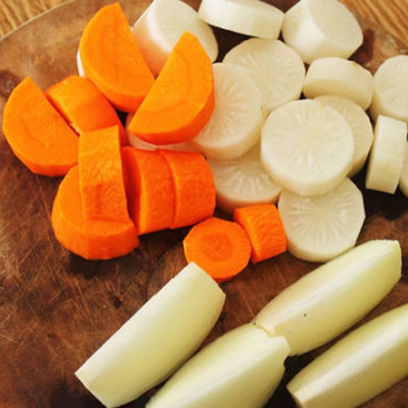 Step 1 Prepare the vegetables for the broth of Fried Wonton Soup with Vegetarian Filling