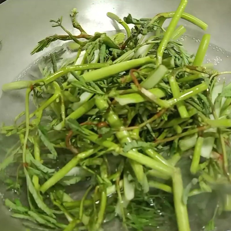 Step 1 Prepare and blanch water spinach for shrimp salad