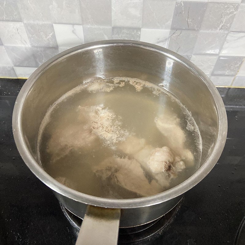 Step 1 Prepare the pork ribs for the corn soup