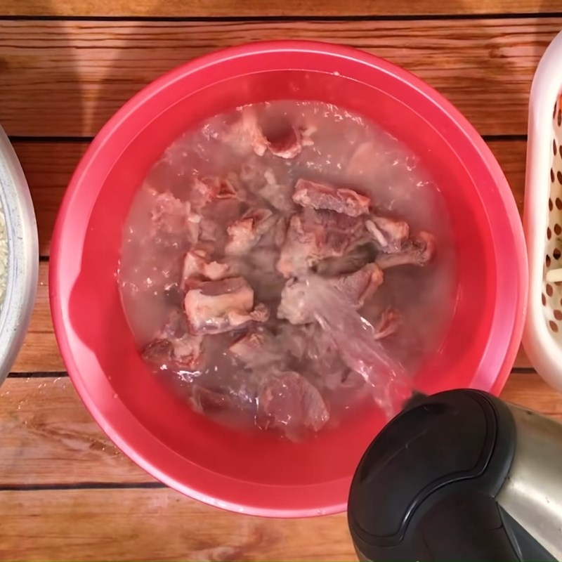 Step 1 Prepare the pork ribs for Pork Rib Porridge