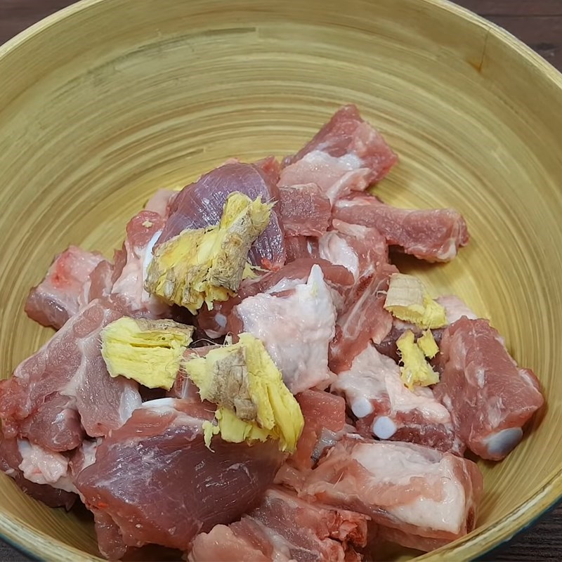 Step 1 Prepare the ribs and ingredients for Braised Spare Ribs with Pepper