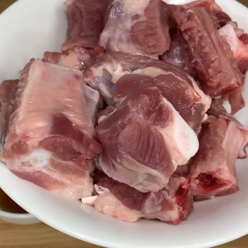 Step 1 Prepare ribs, bones, pig liver Corn rib porridge