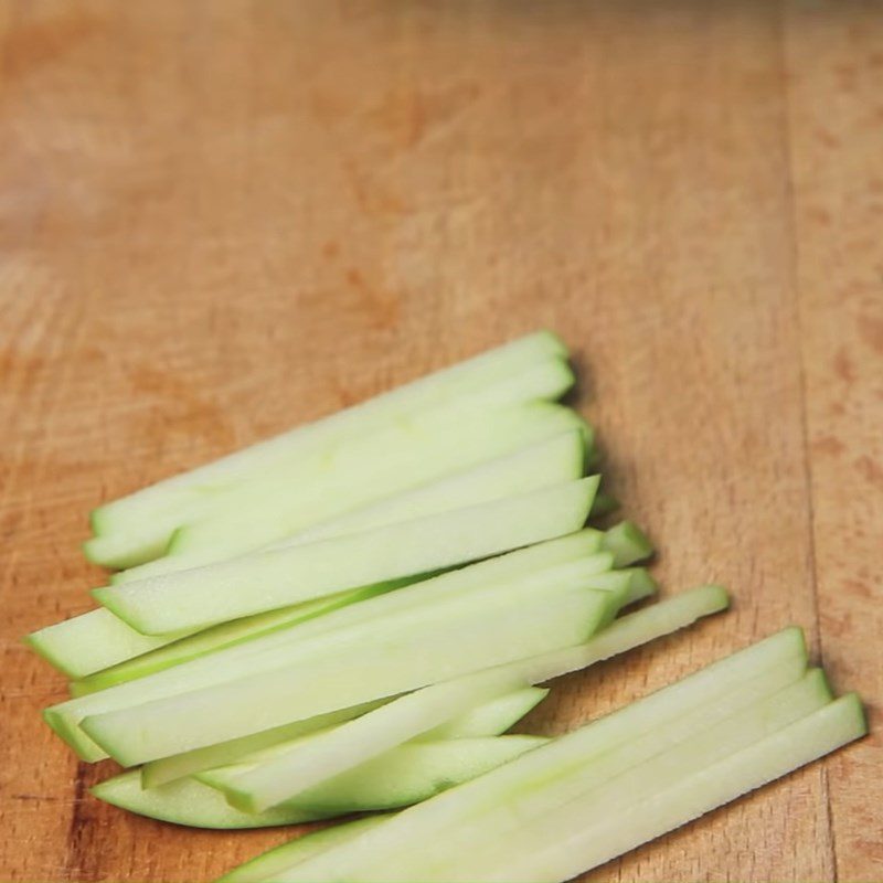 Step 1 Prepare green apples for Thai-style apple salad