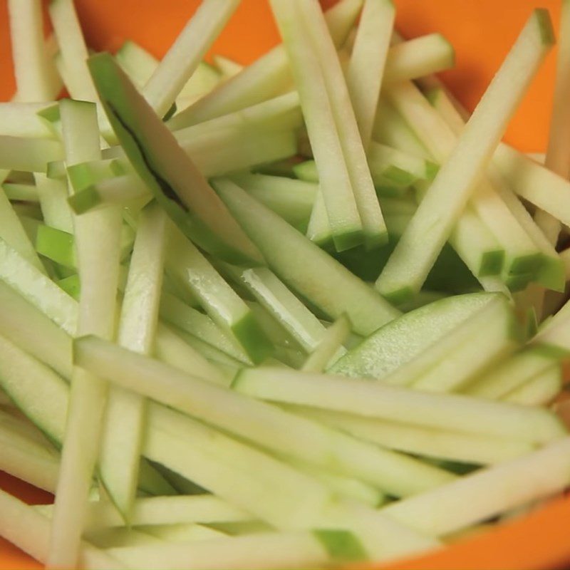 Step 1 Prepare green apples for Thai-style apple salad