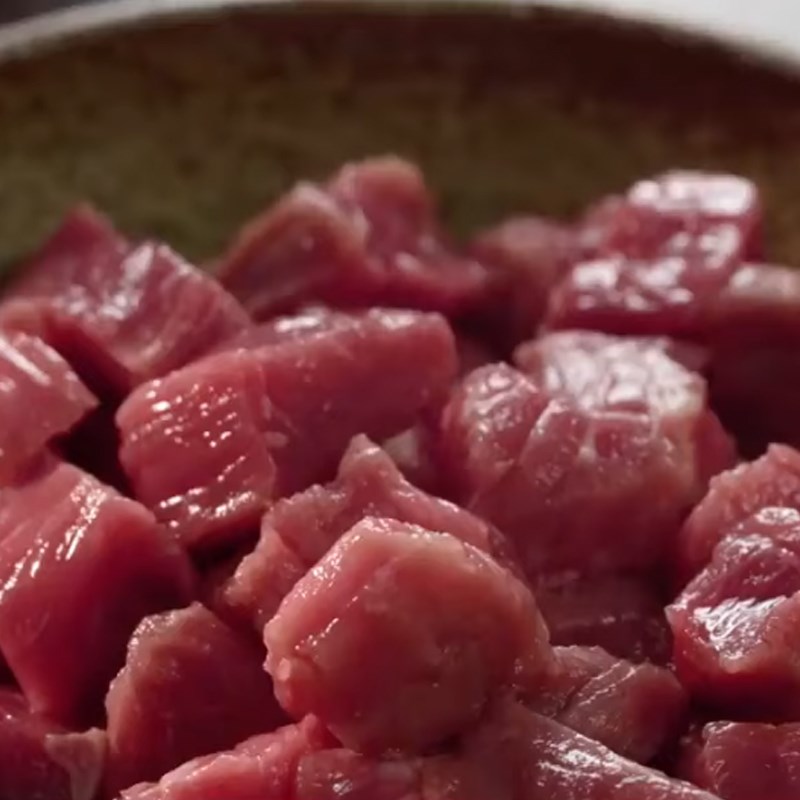 Step 1 Prepare the beef Beef fried with sesame